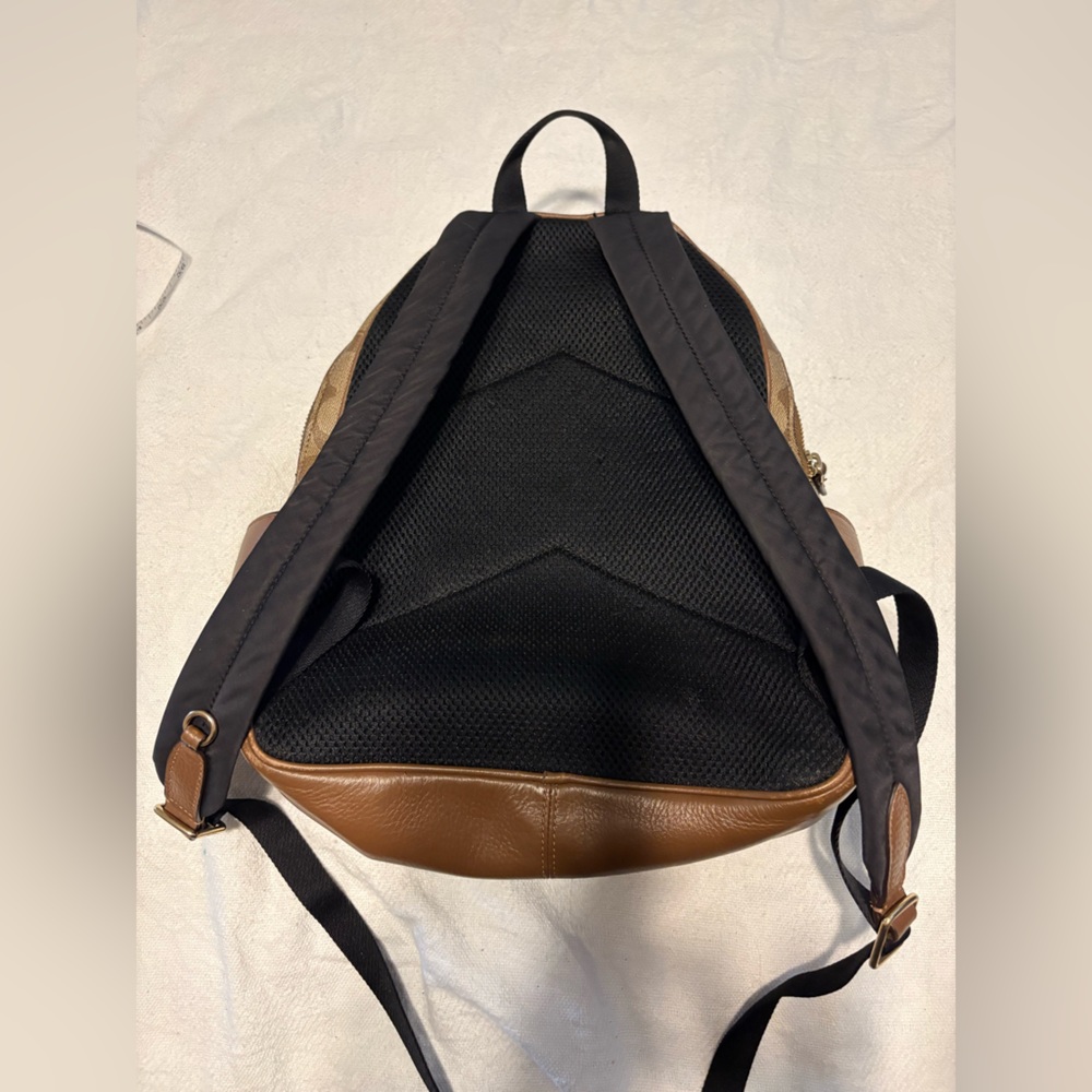 Coach Court Backpack In Signature Canvas - Picture 2 of 16